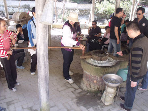 2010年国庆节西峡龙潭沟一日游——第 2 张配图