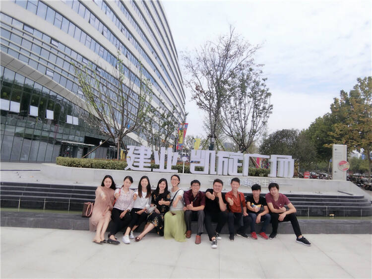 2017年9月23号建业凯旋广场百牛网络新办公地点参观游玩——第 1 张配图